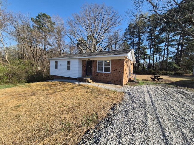 Building Photo - NEW LISTING!!!!!