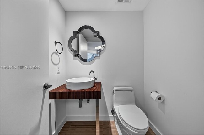 Building Photo - 2711 S Ocean Dr