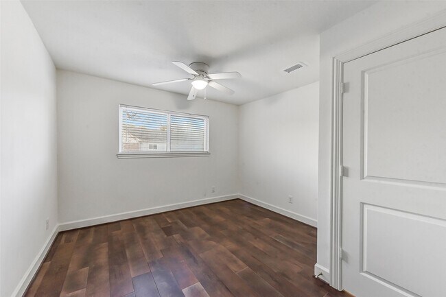 Building Photo - 7505 Brompton St