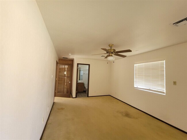 Building Photo - 1340 W 19th St