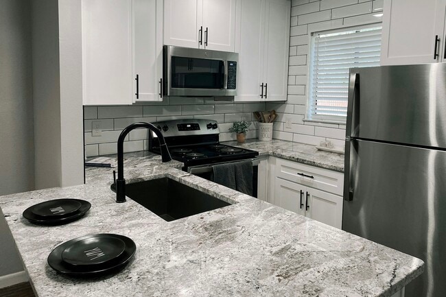 Building Photo - 400 W St Elmo Rd