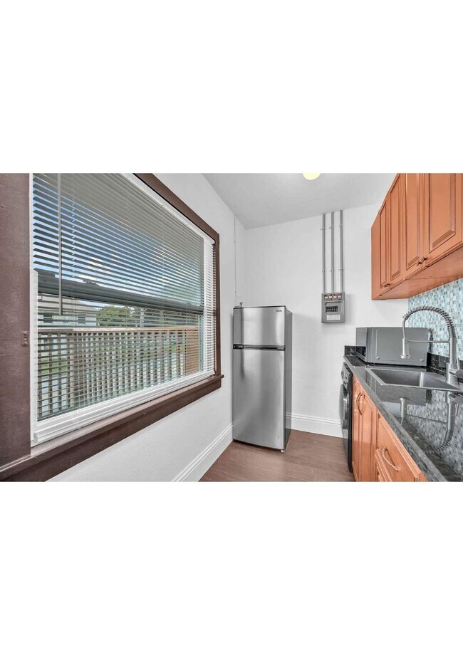 Building Photo - 5023 Club Rd