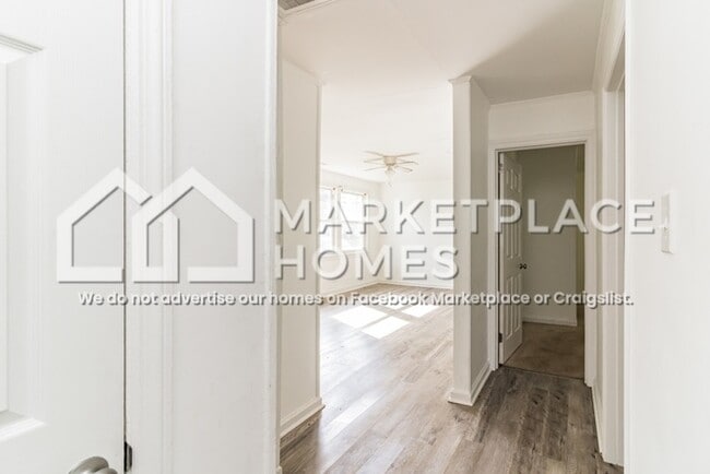Building Photo - 2247 Onslow Dr