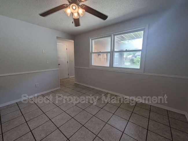 Building Photo - 4130 Thorton Dr