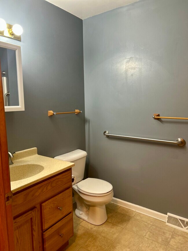 Building Photo - 6516 Shore Ln