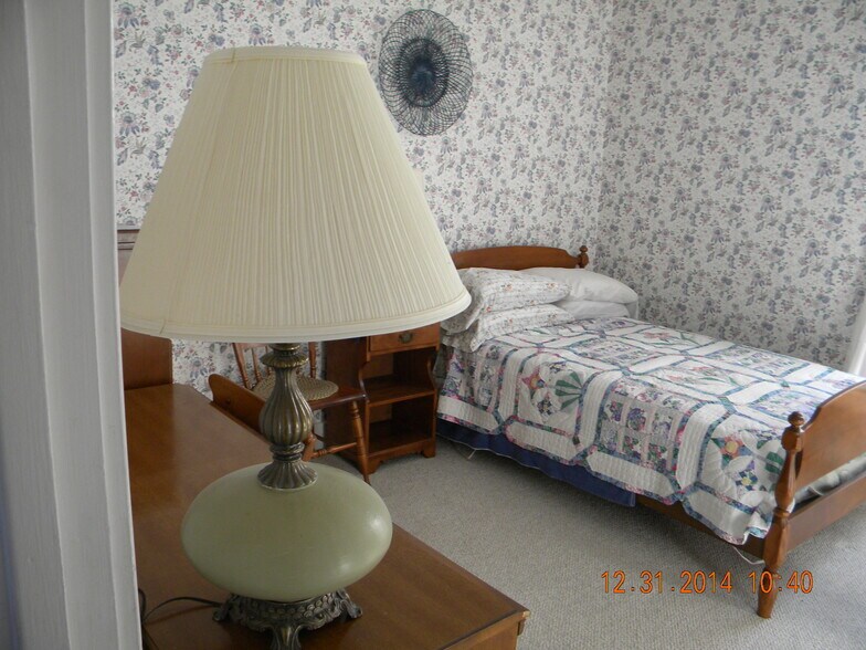 Building Photo - 146 Lake George Ave