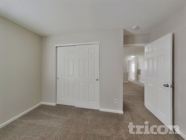 Building Photo - 522 Harmony Dr