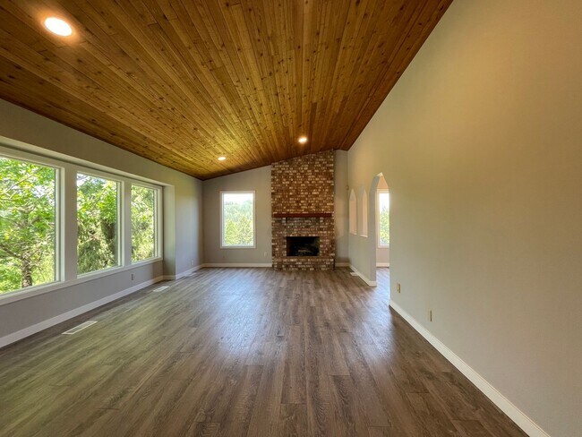 Building Photo - Private Valley Remodeled Home In Damascus 3Bd/2.5Ba with Basement!!! Beautiful Deck with Amazing ...