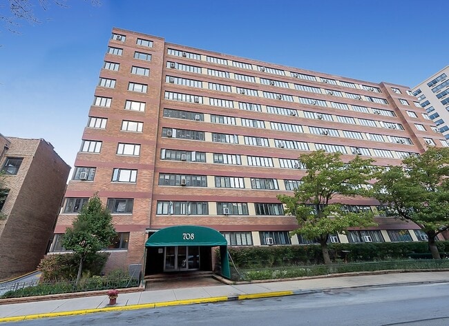 Primary Photo - 708 W Bittersweet Pl