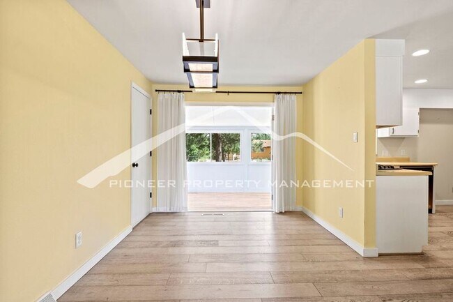 Building Photo - 1363 Ginny Ln