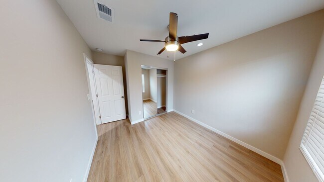 Building Photo - Newer Build 4BD/2BA!
