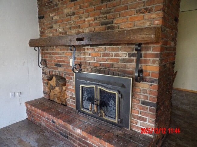 Building Photo - 2 Full Bedroom House with TWO BONUS rooms!