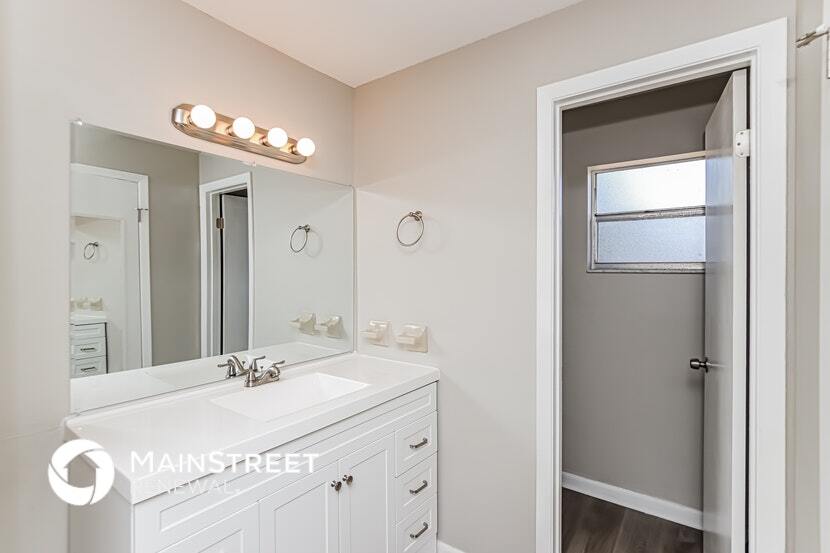 Building Photo - 1513 Hendren Dr