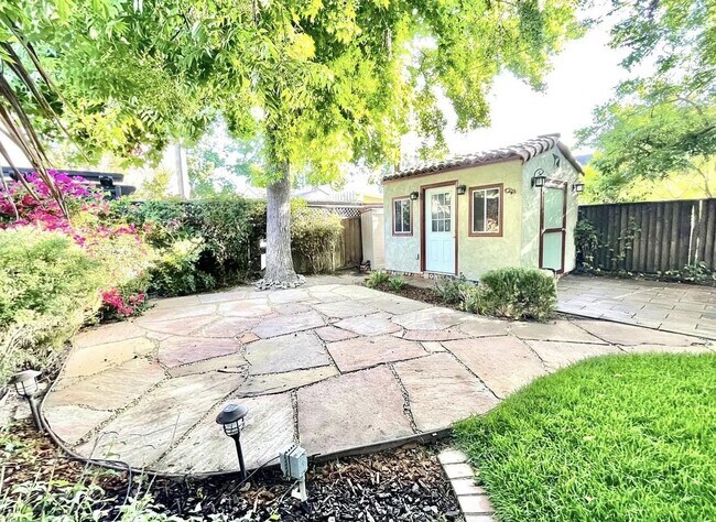 Building Photo - 1127 Clark Way