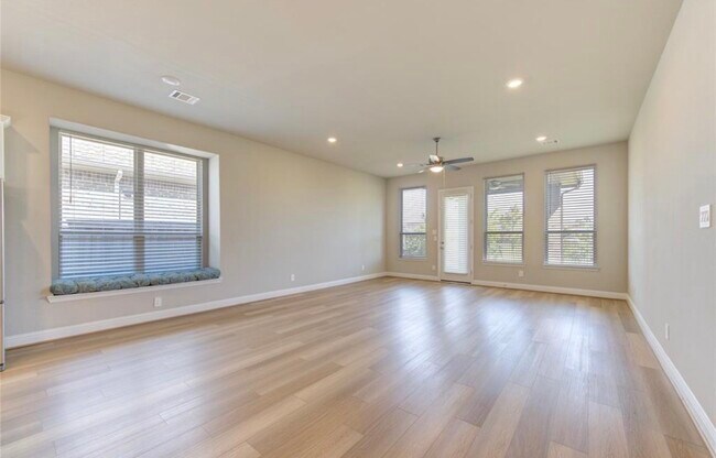 Building Photo - 10239 Bayou Oaks Dr