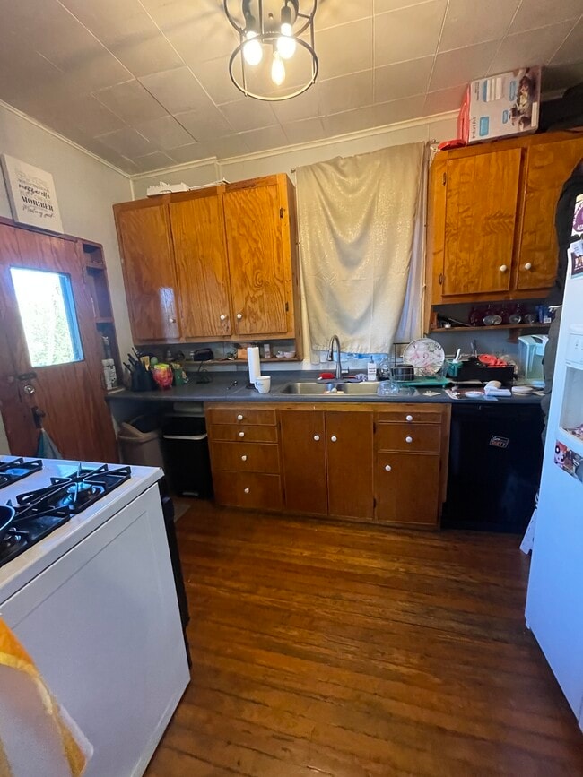 Building Photo - 82 Estella Ave