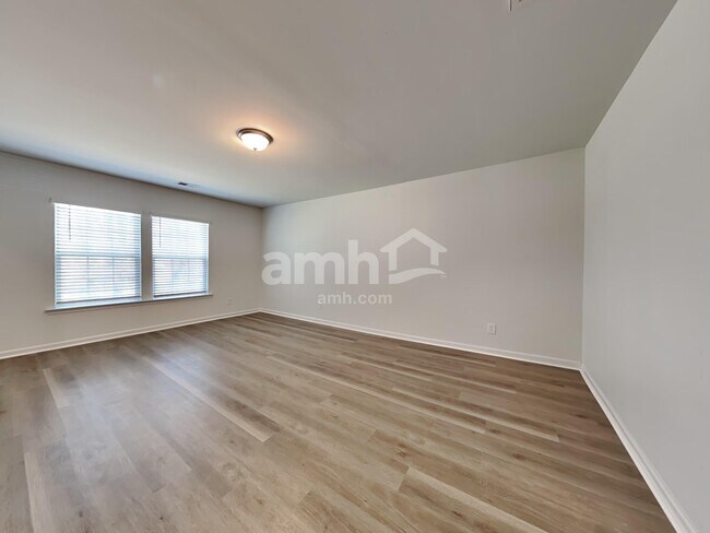 Building Photo - 517 Bush Dr