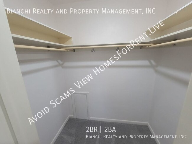 Building Photo - 1657 S Lake Ave