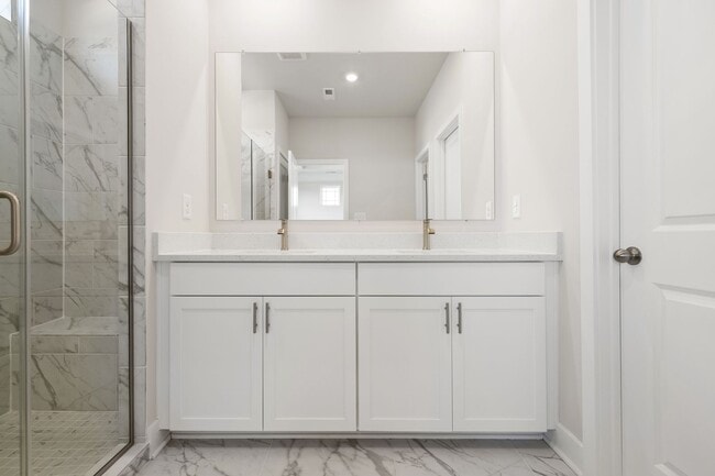 Building Photo - Beautiful new 4-bedroom, 3.5 bath property...