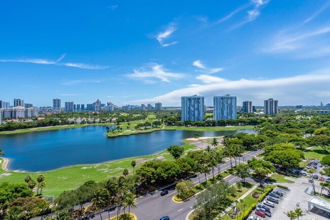 Building Photo - 3625 N Country Club Dr