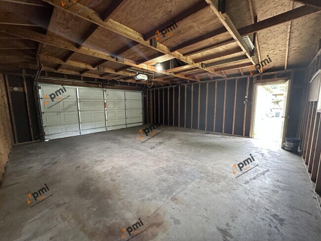Building Photo - 1708 Napoleon St