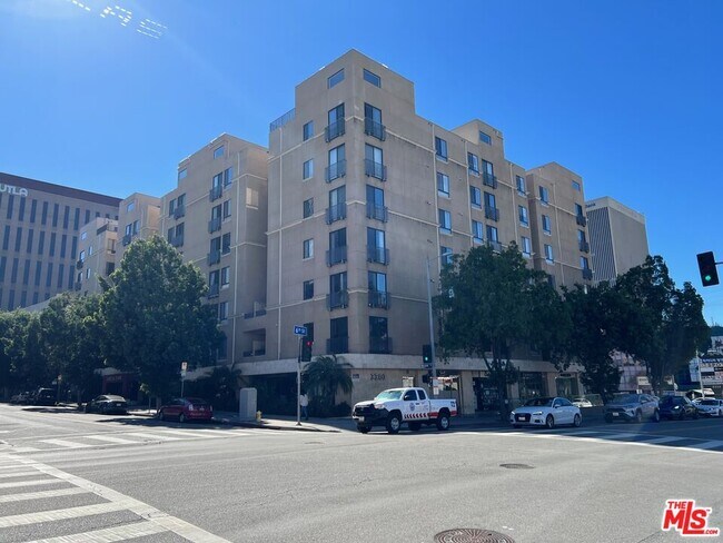 Primary Photo - 625 S Berendo St