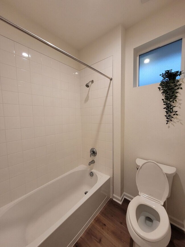 Building Photo - 820 Promenade Dr