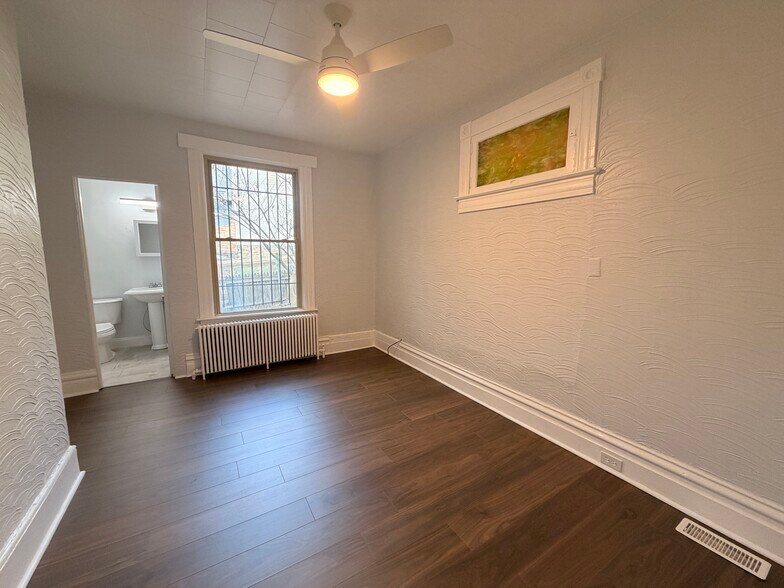 Building Photo - 122 Maple Ter