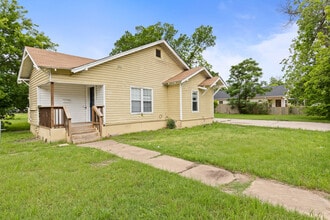 Building Photo - 2000 Windsor Ave