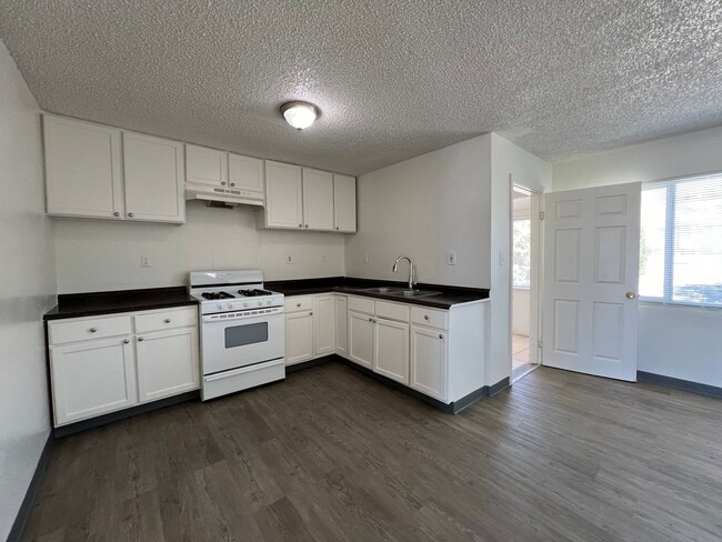 Building Photo - 3 Bedroom 1 bathroom House located near a Schools, Community Park and Public Swimming Pool.