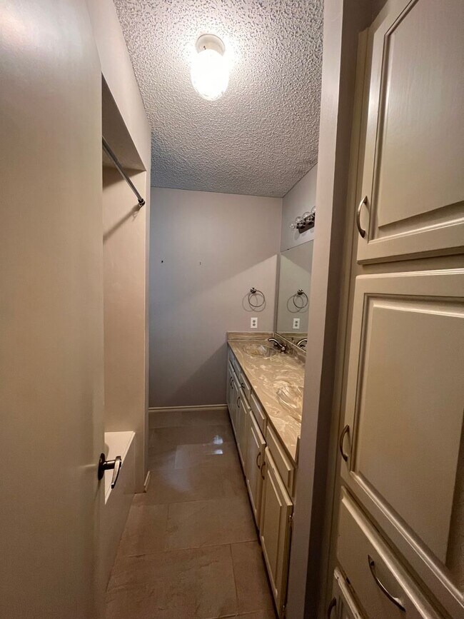 Building Photo - 4 Bedroom 2 Bath 2 Car Garage in Arlington - Excellent Location