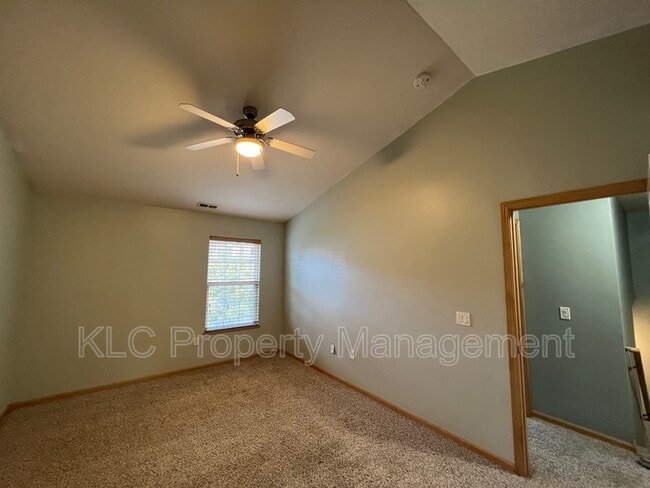 Building Photo - 5558 Kenton Ln