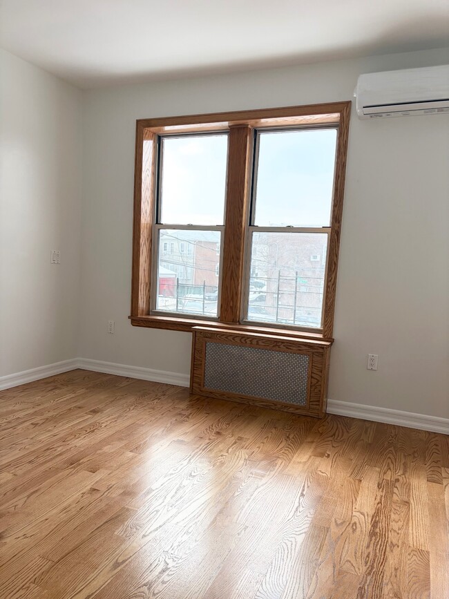 Building Photo - 2237 W 1st St