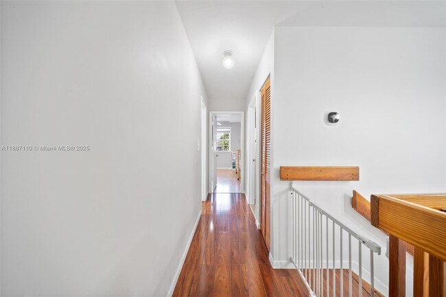 Building Photo - 9883 SW 118th Pl