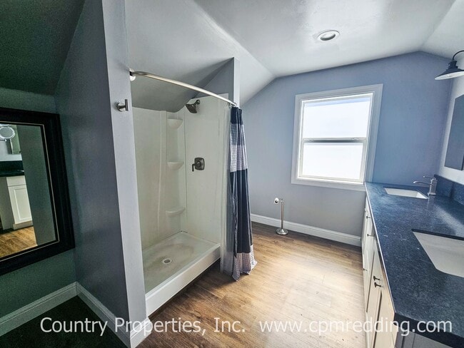 Building Photo - Downtown 3-Bedroom with Old World Charm and Modern Amenities!