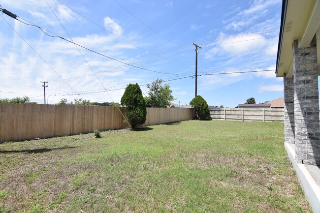 Building Photo - 2200 Riley Dr