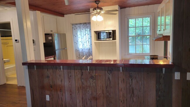 Building Photo - Annual/short term or seasonal turnkey furn...