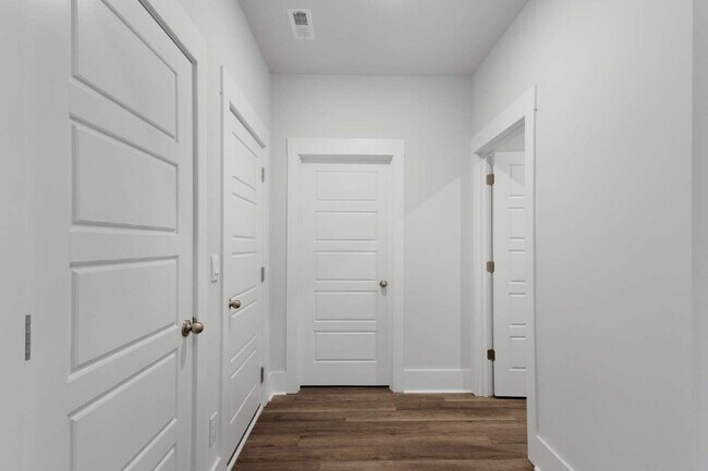 Building Photo - Spacious 4 Bedroom Home in Blake Farm