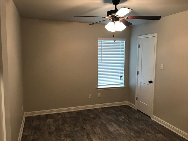 Building Photo - Spacious 3 Bed / 2 Bath Duplex in Trimmier...