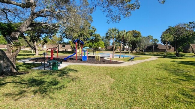 Building Photo - 117 1st Ct