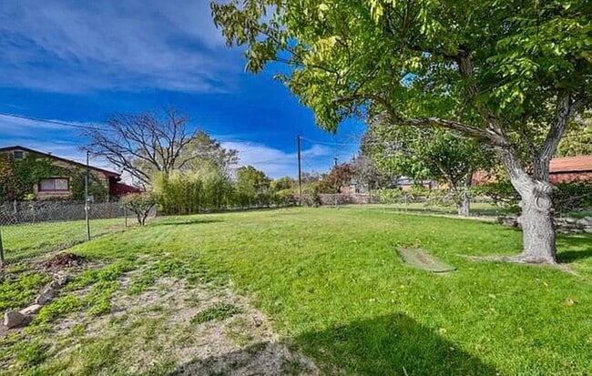 Building Photo - 1025 Tyler Ave