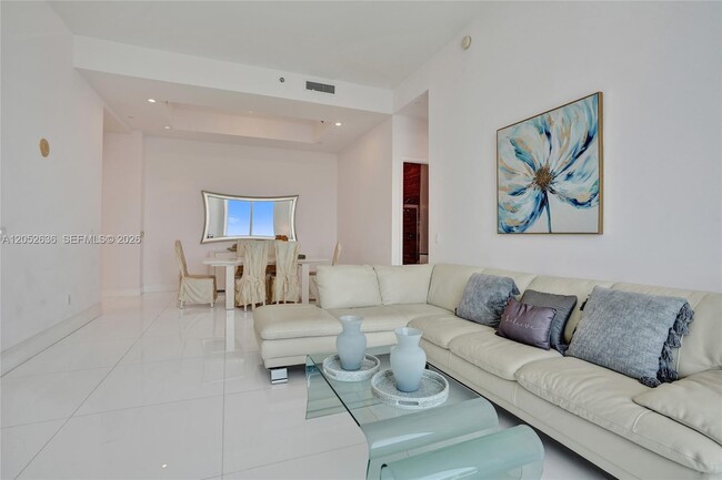 Building Photo - 16001 Collins Ave
