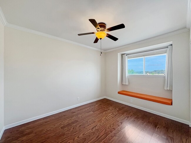 Building Photo - Charming 3B/2BA Oceanside Retreat with Mod...