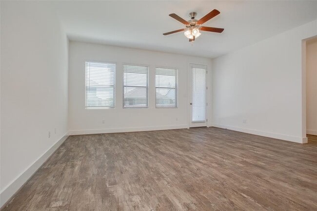 Building Photo - 620 Golden Glory Rd