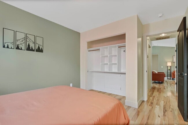 Building Photo - 4243 E Driftwood Dr