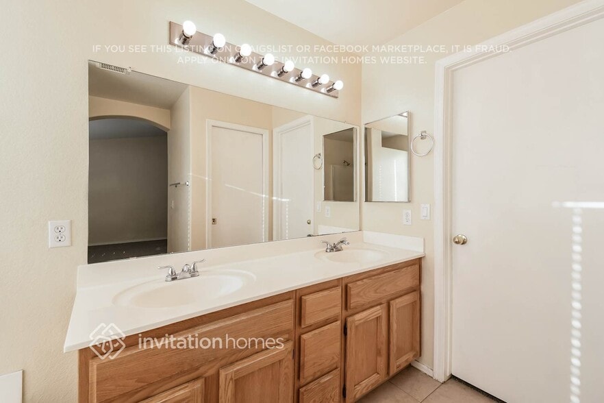 Building Photo - 775 S Lanus Dr