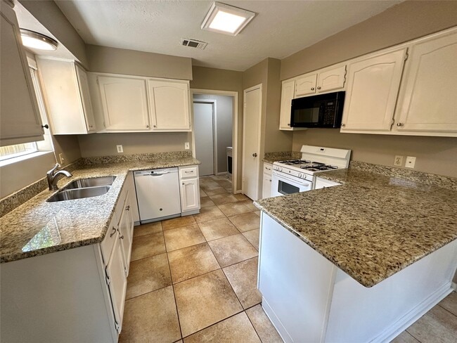 Building Photo - 2111 Rycroft Dr