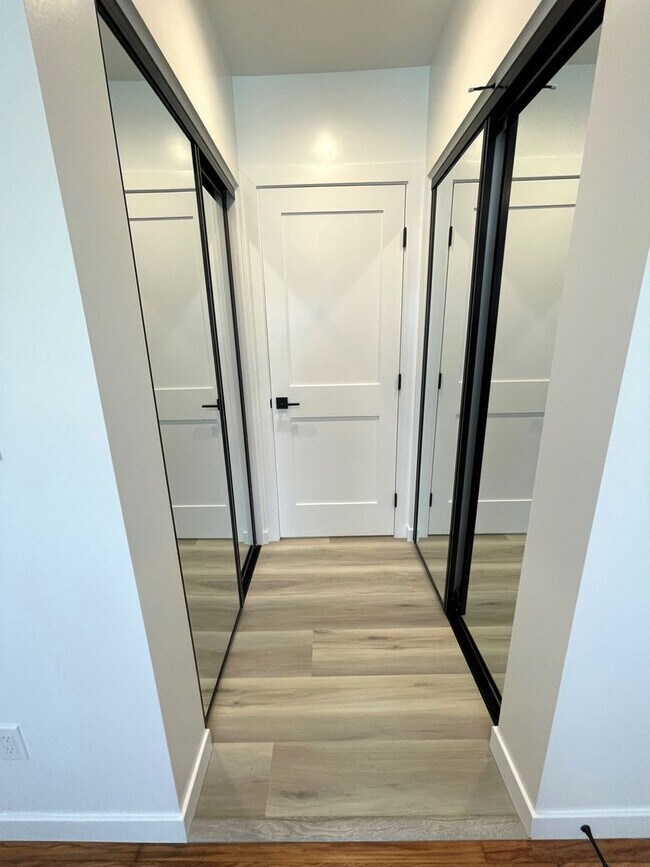 Building Photo - Beautiful, Tree-Lined Street in Residential Neighborhood. Remodeled, with AC, Personal Washer/Dryer