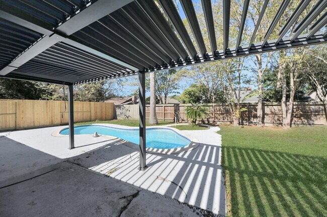 Building Photo - 22810 Deville Dr