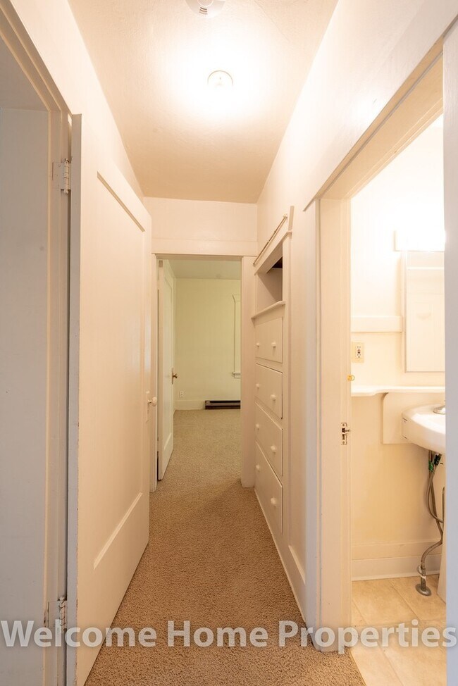 Building Photo - Cozy 2 Bedroom Apartment Close to WWU